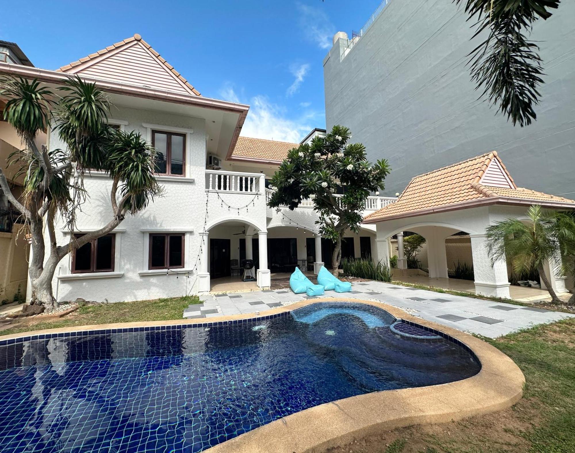 Blooming Hill Boutique Suites Pattaya Zewnętrze zdjęcie